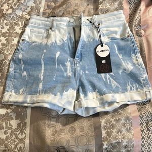 Fashion nova mom shorts, size medium stretchy